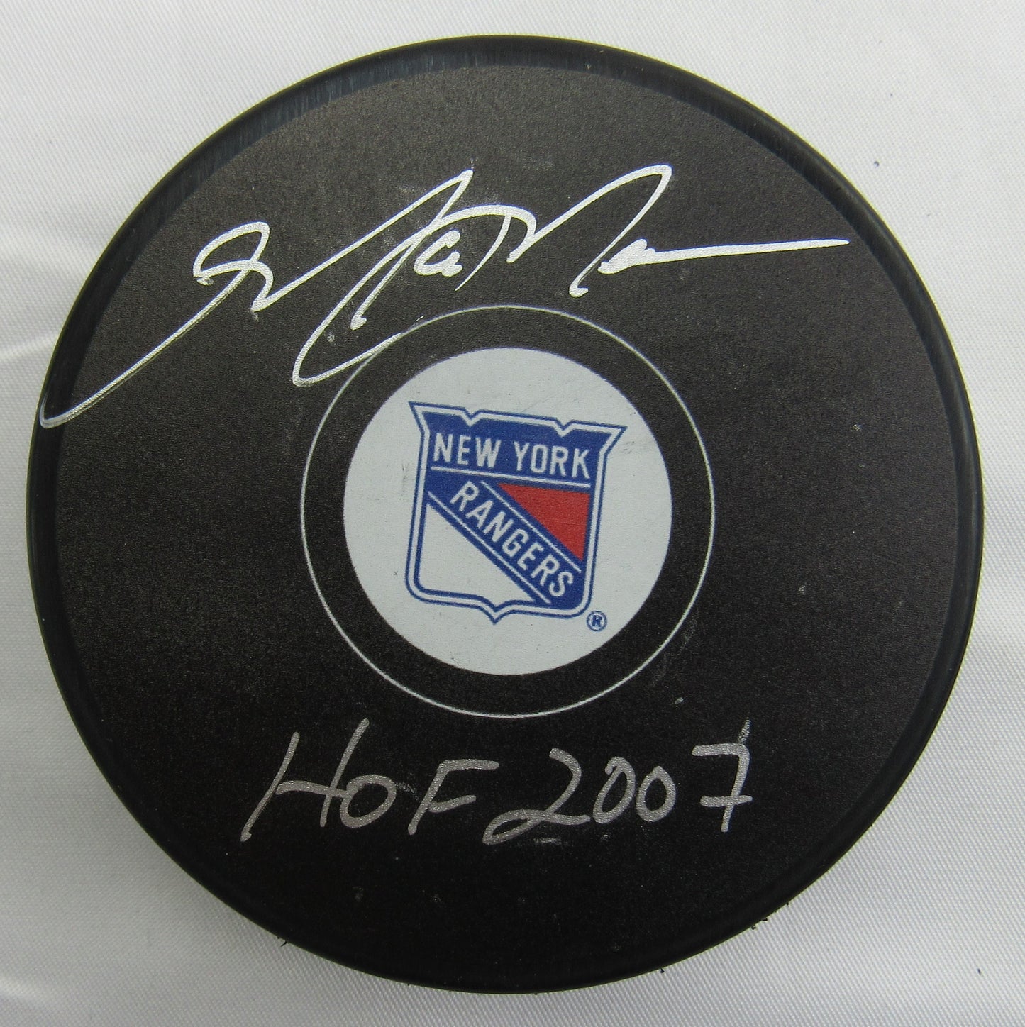 Mark Messier Signed Auto Autograph Rangers Logo Hockey Puck w/ Insc Fanatics Hologram
