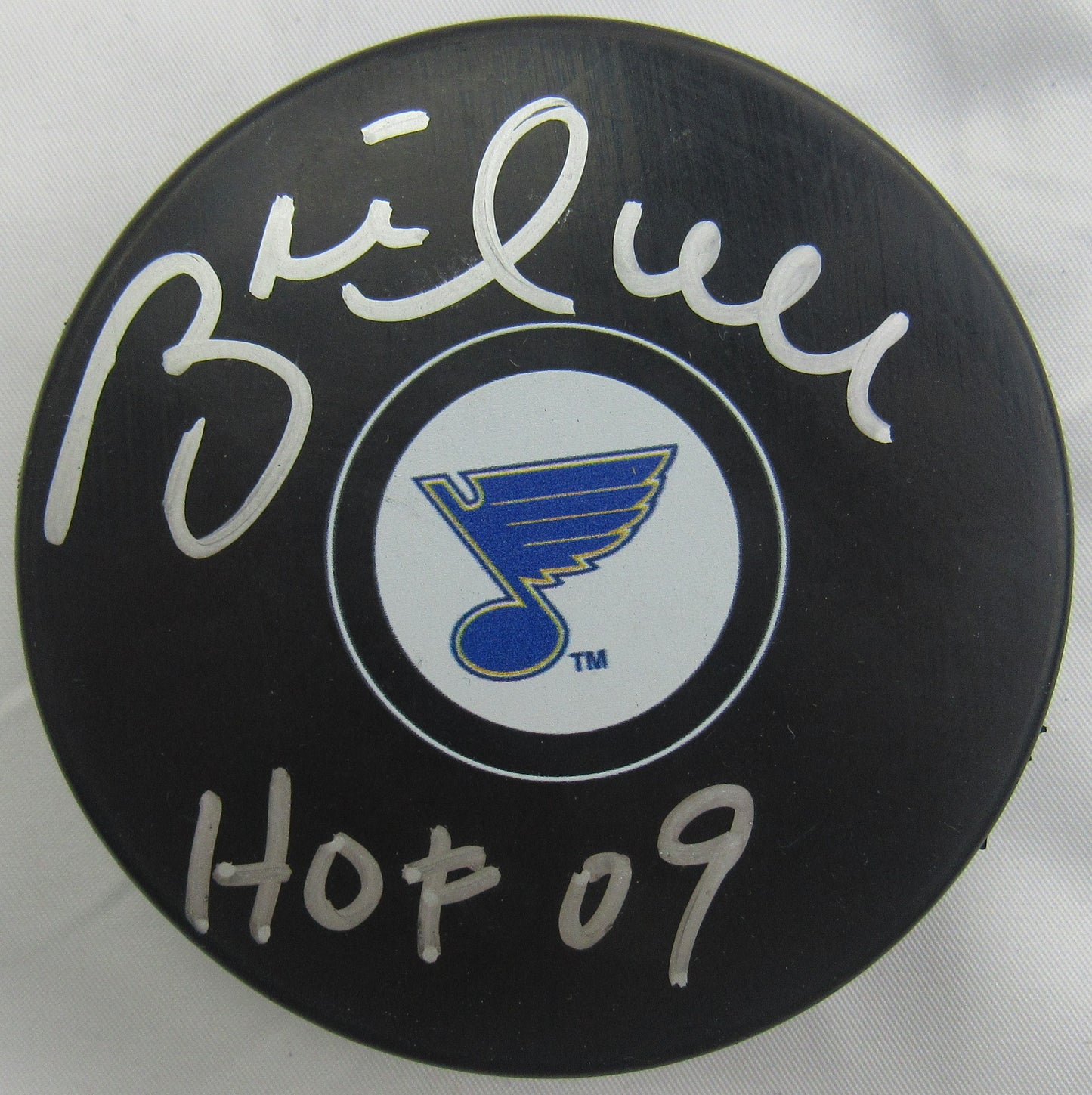 Brett Hull Signed Auto Blues Puck w/ Insc JSA CF42661