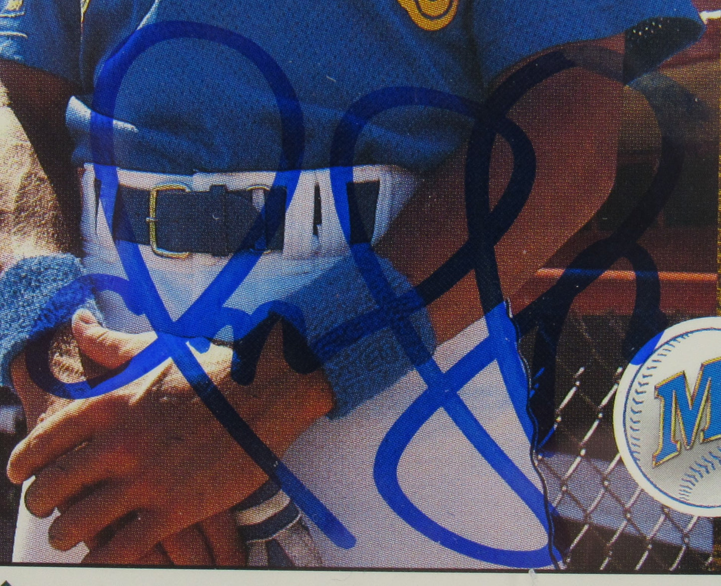 Omar Vizquel Signed Auto Autograph Card PSA/DNA Encapsulated