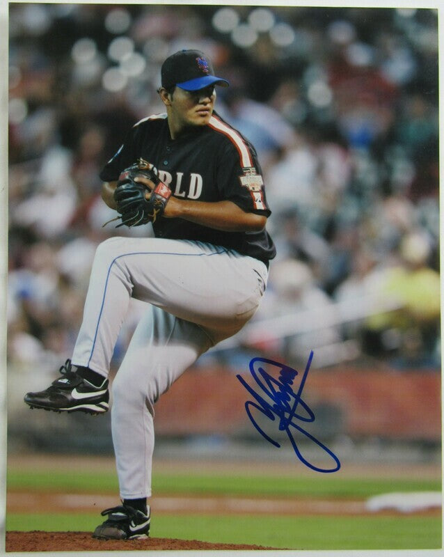 Yusmeiro Petit Signed Auto Autograph 8x10 Photo