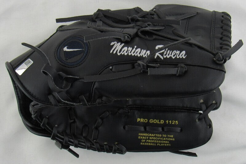 Mariano Rivera Signed Auto Autograph Glove w/ "HOF 2019" Insc Steiner A142394