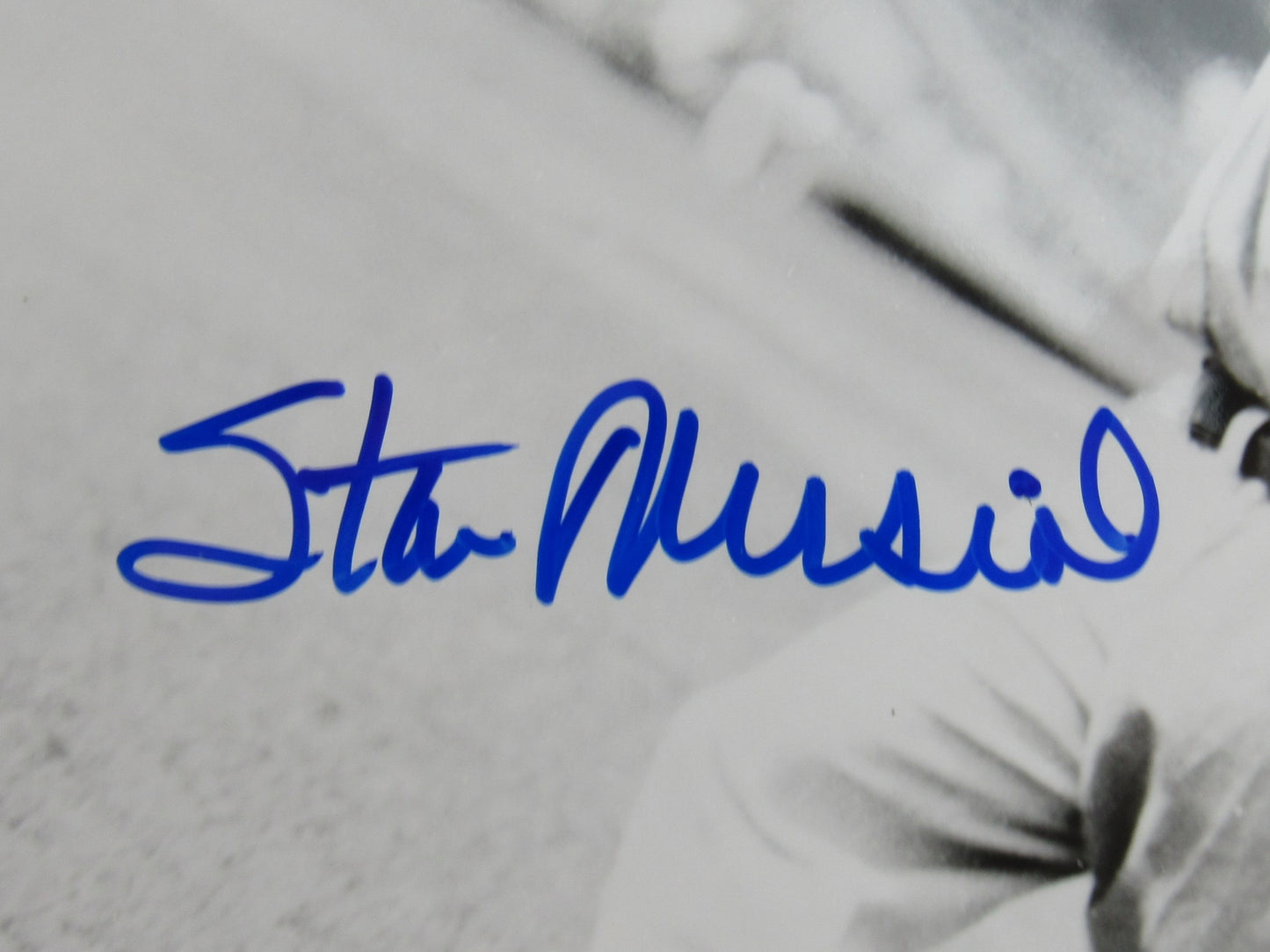 Stan Musial Signed Auto Autograph 8x10 Photo JSA AV66162