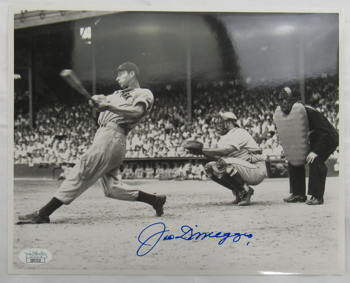 Joe DiMaggio Signed 8x10 Photo JSA LOA ZZ85320