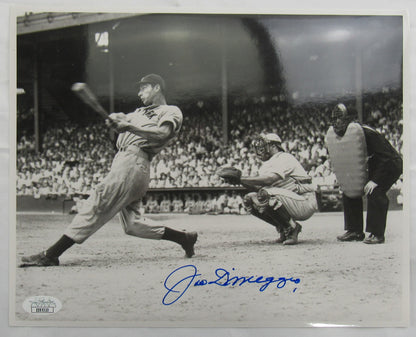 Joe DiMaggio Signed 8x10 Photo JSA LOA ZZ85320
