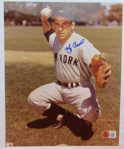 Yogi Berra Signed Auto Autograph 8x10 Photo Beckett Hologram