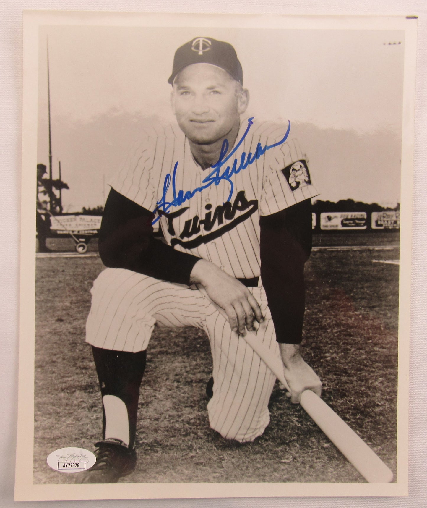 Harmon Killebrew Signed Auto Autograph 8x10 Photo JSA AY77378