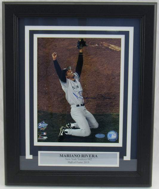 Mariano Rivera Signed Auto Autograph Framed 8x10 Photo MLB Hologram D8660589872
