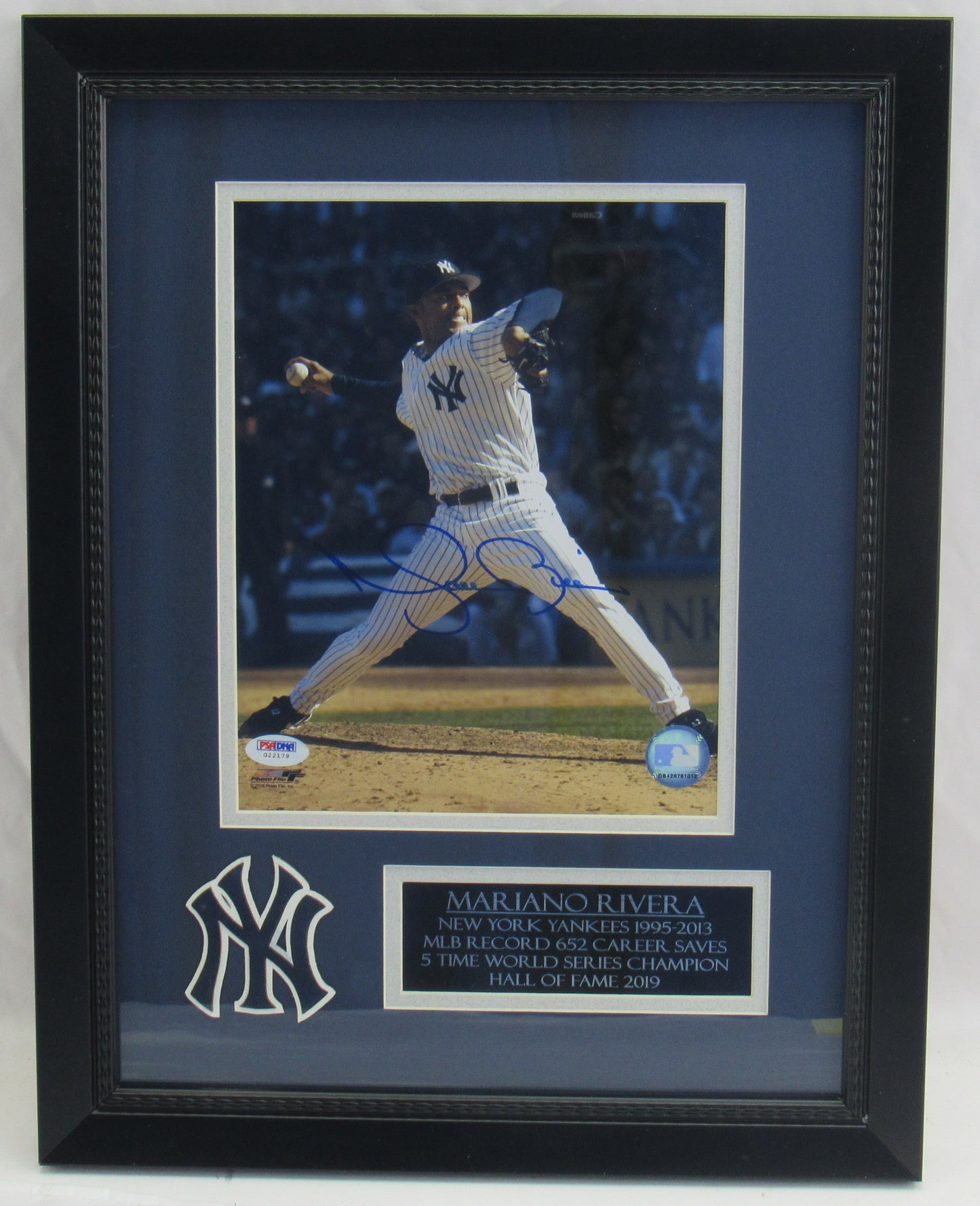 Mariano Rivera Signed Framed 8x10 Photo PSA/DNA Q22179